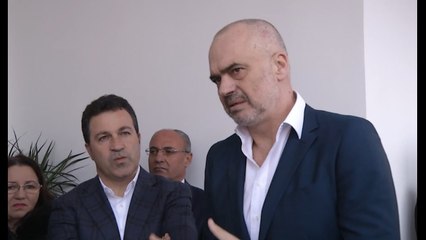 Report TV - Inaugurohet në Fier sporteli unik për fermerët, aplikohet për subvecione