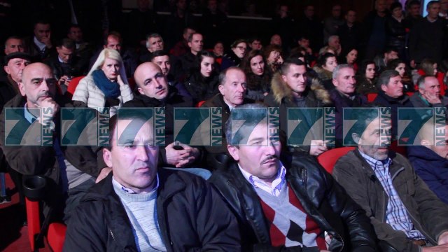 BASHA APEL QYTETAREVE NGA DURRESI, TE BASHKUAR NE PROTESTE - News, Lajme - Kanali 11