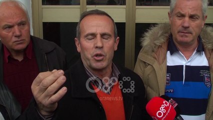 Ora News -  Naftëtarët mbeten në rrugë, kërkojnë përgjigje pas largimit të IRTC
