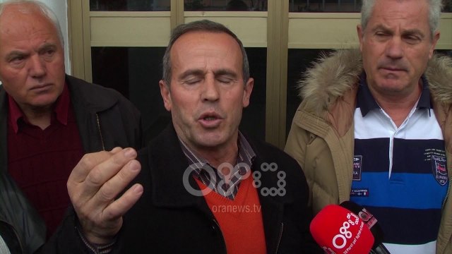 Ora News - Naftëtarët mbeten në rrugë, kërkojnë përgjigje pas largimit të IRTC