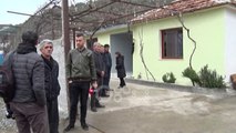 Ora News -  Dhëndri u vrau dy vajzat, familja e motrave Frroku në Lezhë hap dyert e mortit