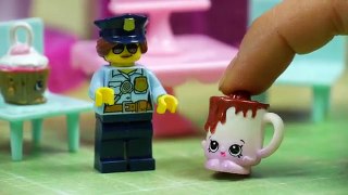 Kradzież w kawiarence - Lego City Policja & Shopkins Happy Places - Bajki dla dzieci