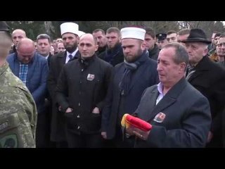 Luftëtari i lirisë Aziz Daci, me nderime është përcjellur për në banesën e fundit - Lajme