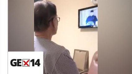 DSAI watches Tun Mahathir’s swearing-in as PM