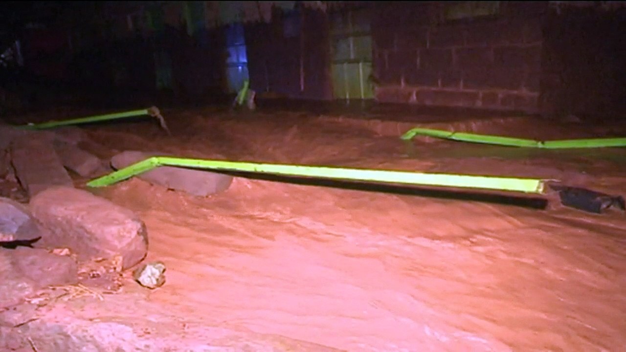 مصرع  ٤١ شخصا جرفتهم المياه بعد انهيار سد في كينيا