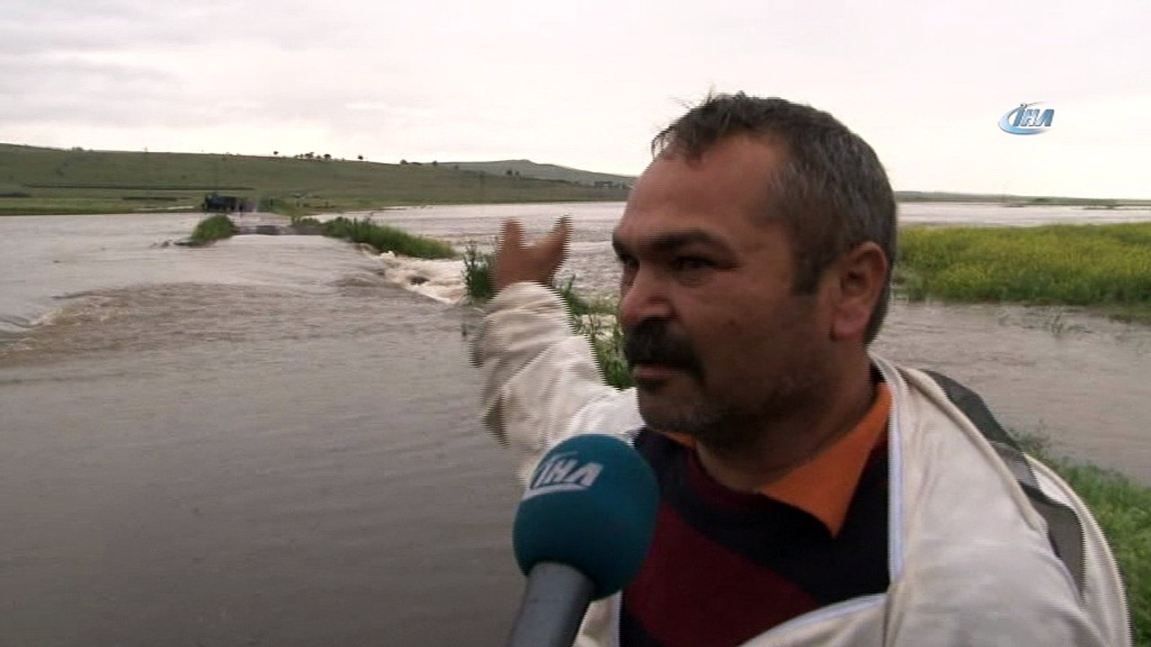 Diyarbakır’ın Ergani ilçesine bağlı Alitaş köyünde sağanak yağış nedeniyle sel meydana geldi. Sel nedeniyle 1’i çoban 5 vatandaş ile küçükbaş hayvanlar mera alanında mahsur kaldı, çok sayıda arı kovanı sel sularına kapıldı. Mahsur kala