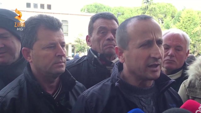 360° Gradë - FIER, RINSIN PROTESTAT E NAFTËTARËVE TE ARMO, KËRKOJNË PAGAT DHE FILLIMIN E PUNËS