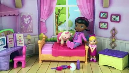 LA DOCTORA JUGUETES EN LA HABITACION DE RISAS Y ABRAZOS PEPPA PIG PLAY DOH