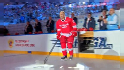 شاهد: بوتين لاعب الهوكي المخضرم