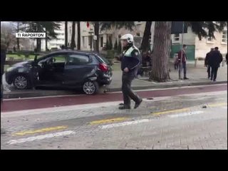 Aksident pranë kryeministrisë, përplaset këmbësori  - Top Channel Albania - News - Lajme