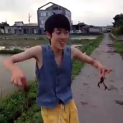 Asian vs. Crawfish vine