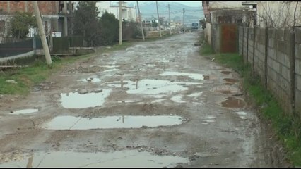 Report TV  - Durrës balta dhe plehrat “pushtojnë” lagjet e periferisë