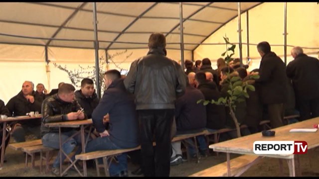 Report TV - Mbërrijnë në Lezhë trupat e pajetë të dy motrave që u vranë në Zvicër