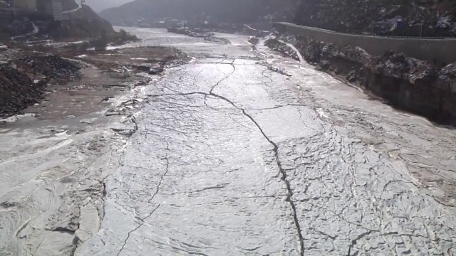 Spektakël dimëror, ngrijnë ujëvarat dhe lumenjtë në Kinë - Top Channel Albania - News - Lajme