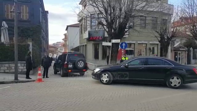 Pa Koment / Kotzias mbërrin në Korçë për bisedimet me Bushatin - Top Channel Albania - News - Lajme