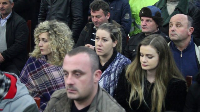 BASHA KERKON QE QYTETARET TE MARRIN VETE FATIN NE DORE, KRYEMADHI “PROTESTA, KUNDER VARFERISE” LAJM