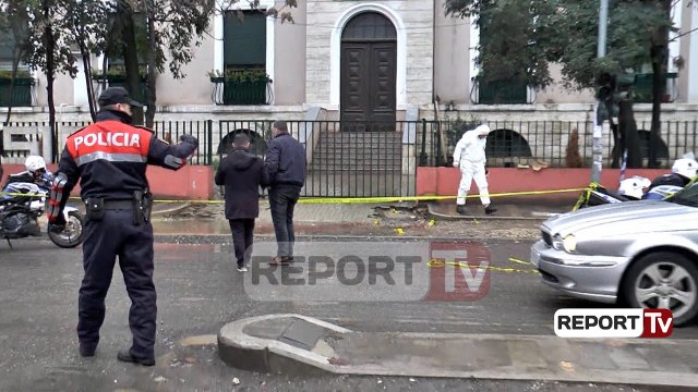 Report TV - Tiranë, i riu qëllon me armë vajzën dhe më pas veten