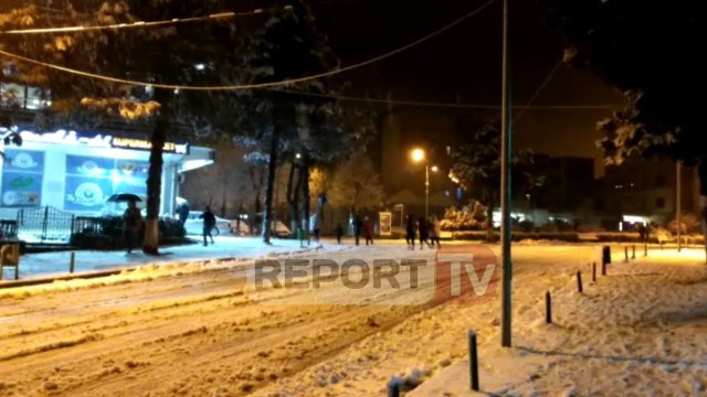 Report TV - Kukës, reshje të dendura dëbore disa fshatra mbeten pa drita