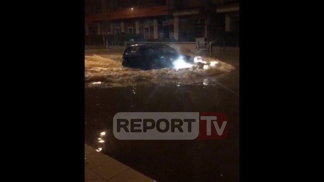 Report TV - Moti i keq, përmbytje në Durrës mbi 15 cm ujë në rrugët e qytetit