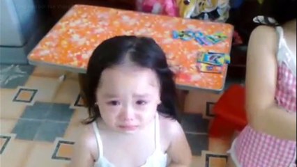 Màn “cãi tay đôi” với bố của cô bé 3 tuổi khiến dân mạng thích thú
