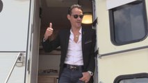 Marc Anthony entrega unidad pediátrica para afectados por María en Puerto Rico