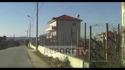 Report TV - Fushë-Krujë, 57 vjeçarit i hedhin granatë dore para magazinës