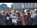 Report TV - Tiranë, studentët me protesta kërkojnë uljen e tarifave të studimit