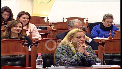 Ora News - Kush është Skëndërbeu këtu? Berisha-Spiropali repika në Kuvend