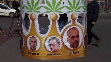 Ora News - Surprizat e protestës së opozitës, nga dordolecët tek 'Audi' AA 003 GB