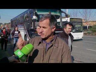 Flasin protestuesit, me autobusë nga rrethet - Top Channel Albania - News - Lajme