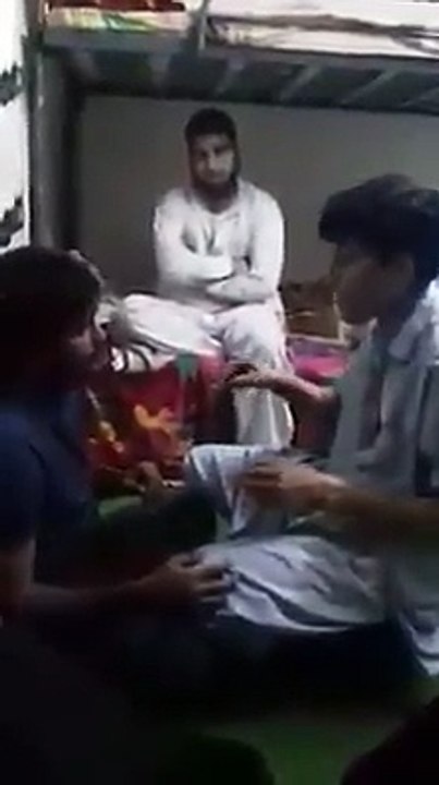 Indian Thief Caught By Pathan