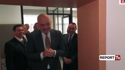 Report TV - S'e nxë dera te Dogana/ Ja si reagon Rama