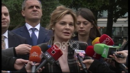 Ora News - Kryemadhi: Protestat do vazhdojnë. Sot i kisha këpucët me takë të rëndë!