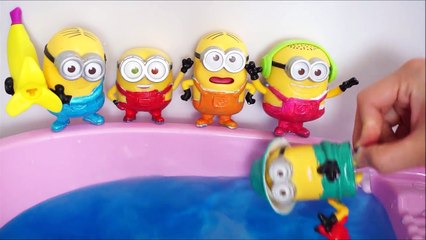 Colors Minion Jumping on the pool - Learn Colors nursery in water