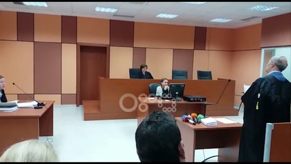 Ora News - Abuzimet me rrugët, dy ish-drejtuesit e ARRSH dalin para gjykatës së Elbasanit