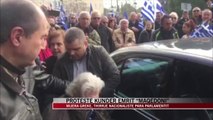 Mijëra grekë, protestë kundër emrit “Maqedoni” para parlamentit - News, Lajme - Vizion Plus