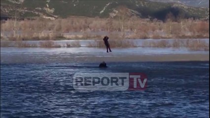 Download Video: Report TV - Pamje ekskluzive nga momenti i shpërthimit të dy objekteve në qytetin e Fierit