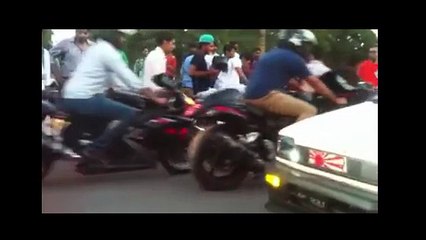 mehran-cultus-khyber-burn-out-stunt-at-isb-low-rides-auto-show-islamabad