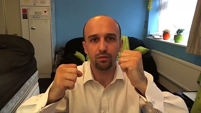 E pabesueshme se si ky njeri heq dhimbjen e kokës në 2 minuta