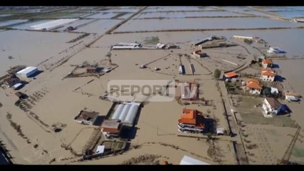 Report TV - Banorët e Ferrasit të Fierit tregojnë pasojat e përmbytjes