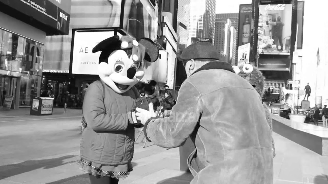 “Off Off Off Broadway” nga Herion Mustafaraj