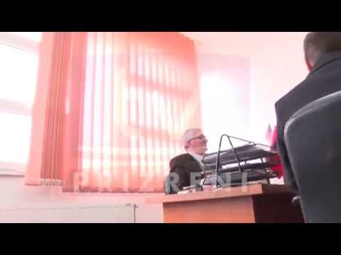 Formula për të qëndruar gjatë në postin e drejtorit të shkollës