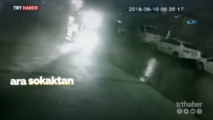 Sultangazi'de minibüs öğrenci servisine çarptı
