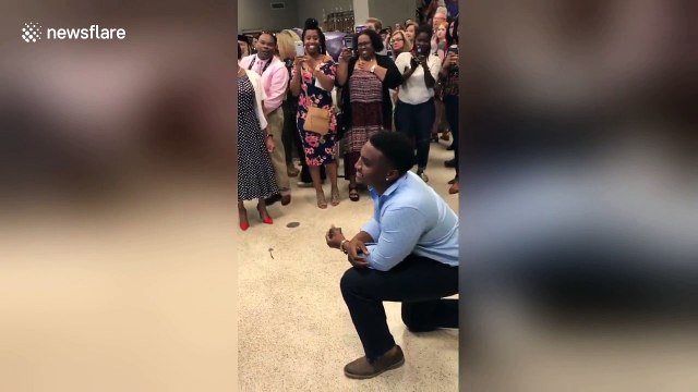 Woman gets emotional when boyfriend proposes to her at graduation ceremony