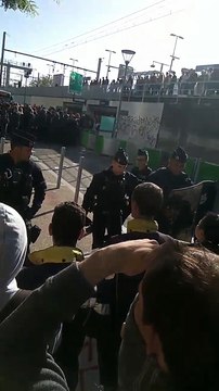 Des étudiants grévistes empêchent la tenue des examens à Arcueil - Des coups de matraque échangés et des gaz lacrymogènes lancés