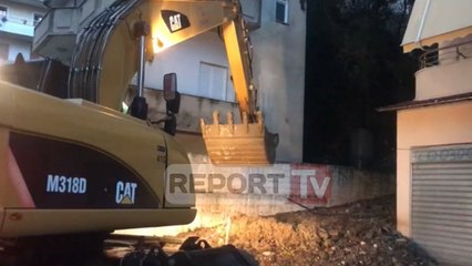 Report TV - Gjirokastër, pallati i rrezikuar nga shembja, mbërrin FA