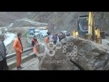 Ora News - Rrëshqitje masive gurësh, bllokohet rruga Kukës-Shishtavec