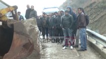 Report TV - Rrëshqitje masive dheu dhe gurësh, bllokohet aksi Kukës-Shishtavec