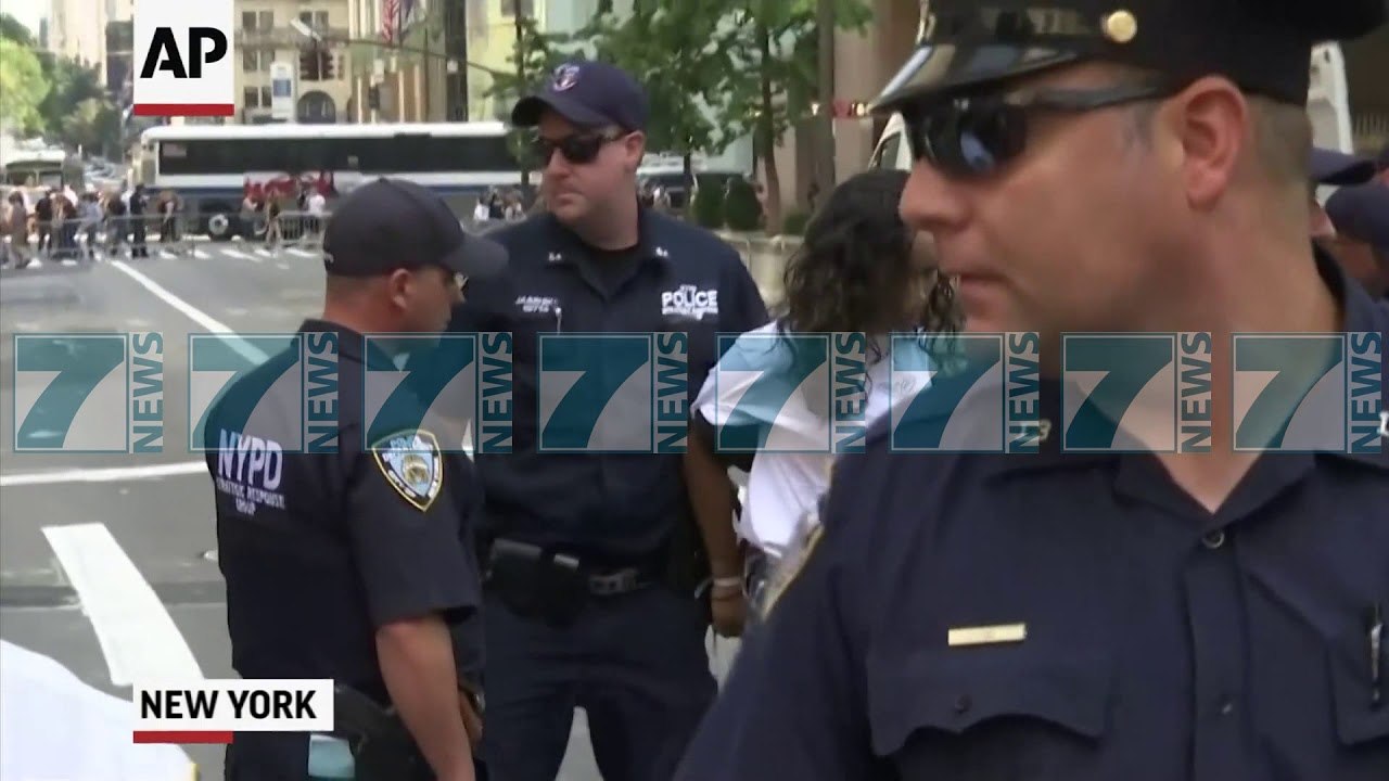PELOSI MBAN FJALIMIN ME TE GJATE NE SENAT - News, Lajme - Kanali 11