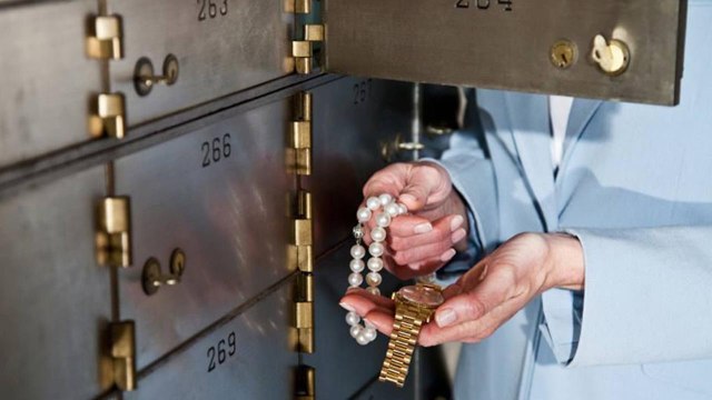 Tijori Vastu tips for money: तिजोरी की घर में ये दिशा देगी चौगुनी वृद्धि | Boldsky